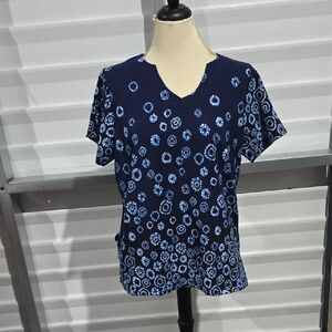 Butter Soft Navy‎ and White Floral Women's Short Sleeve Scrub Top Size Large